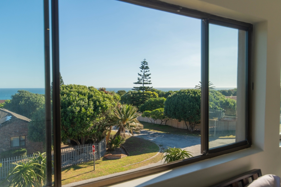 4 Bedroom Property for Sale in Clarendon Marine Eastern Cape